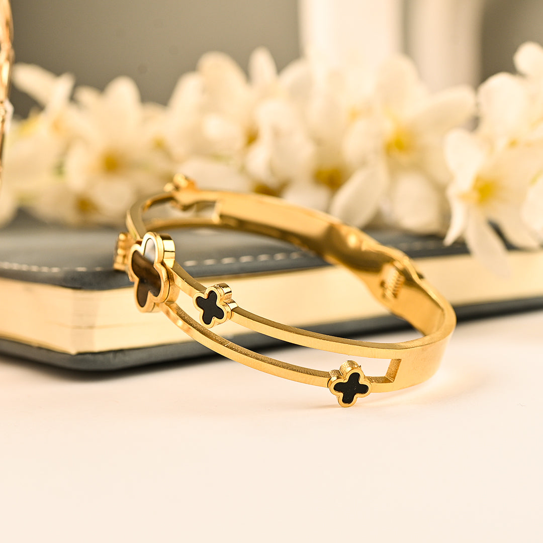 CZ-425 | Clover Handcuff