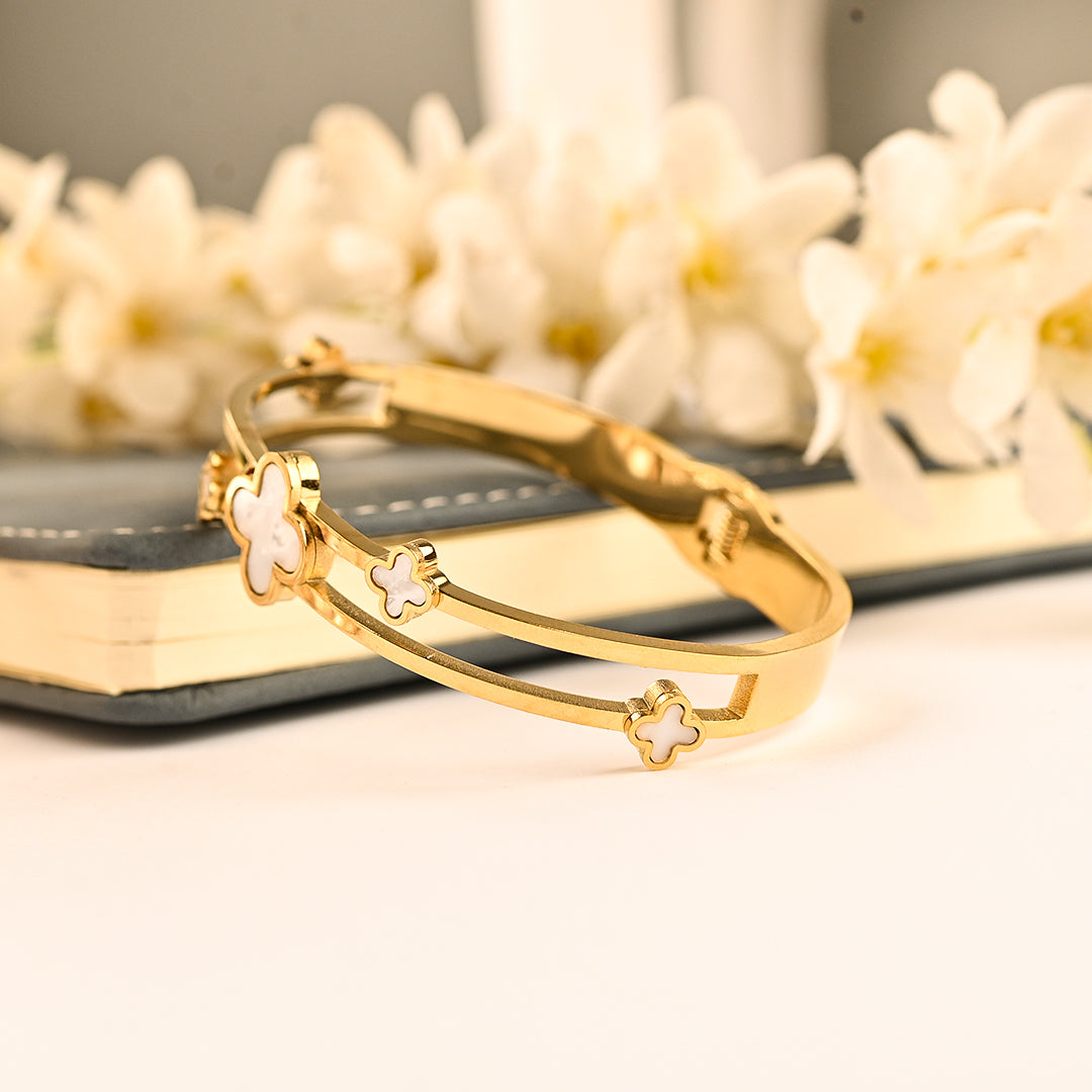 CZ-422 | Clover Handcuff